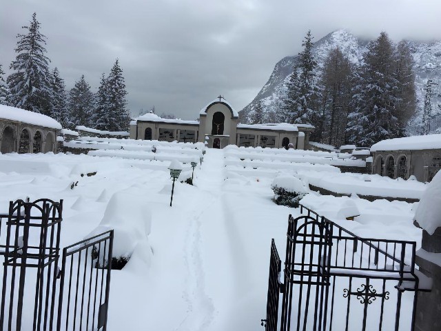 Cimitero comunale, esumazione resti mortali